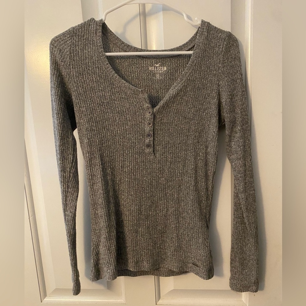 Hollister gray fitted long sleeve size medium